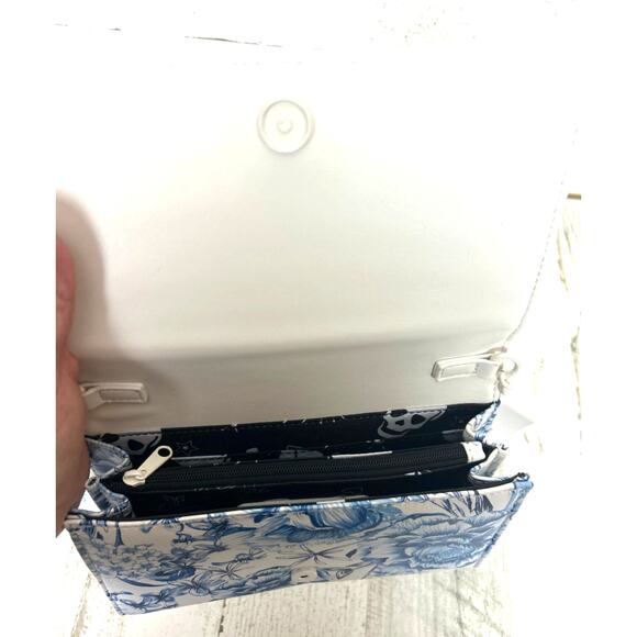 Betsey Johnson Blue White Floral Flap Crossbody Purse Faux Leather NEW - Picture 4 of 9